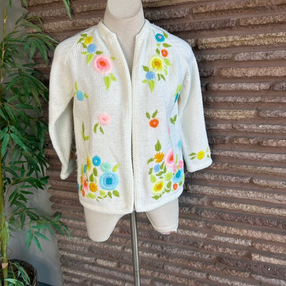 Vintage 60s Mod Embroidered Flowers Open Drape Cardigan Sweater - Picture 8 of 9